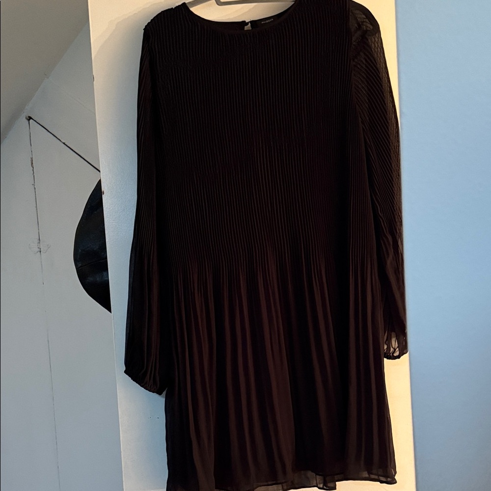 Women’s Halogen size lg Pleated dress